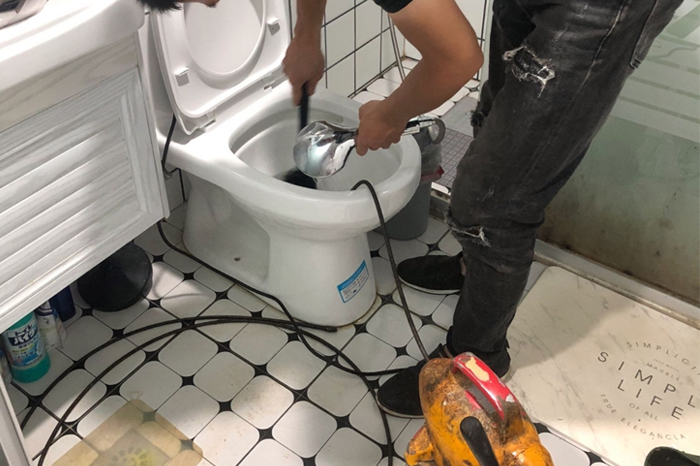 武山马桶堵塞自己疏通还是找师傅？专业上门服务让你省时更省心